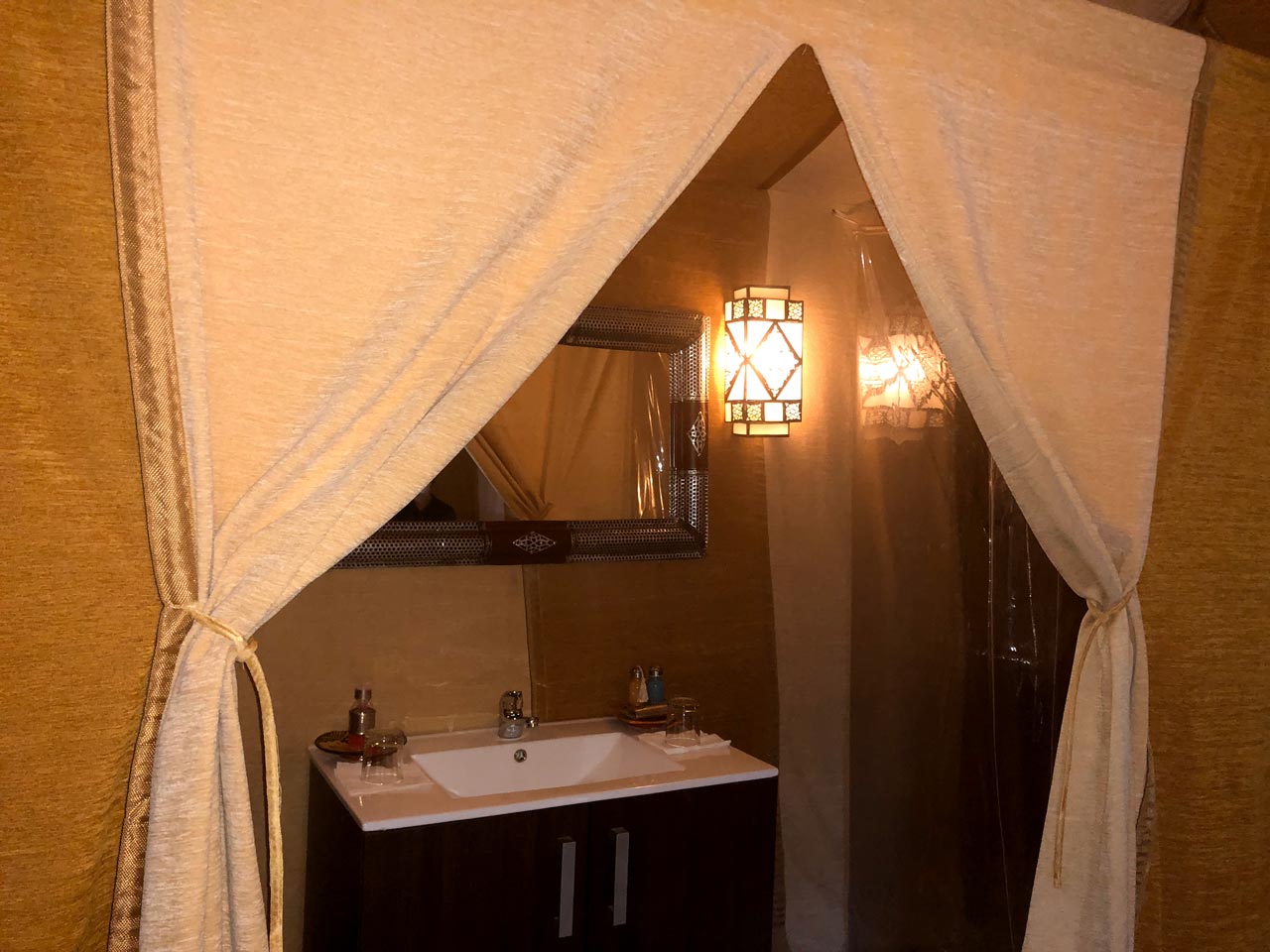 Luxury tent in the Sahara desert with toilet - Tuga.me
