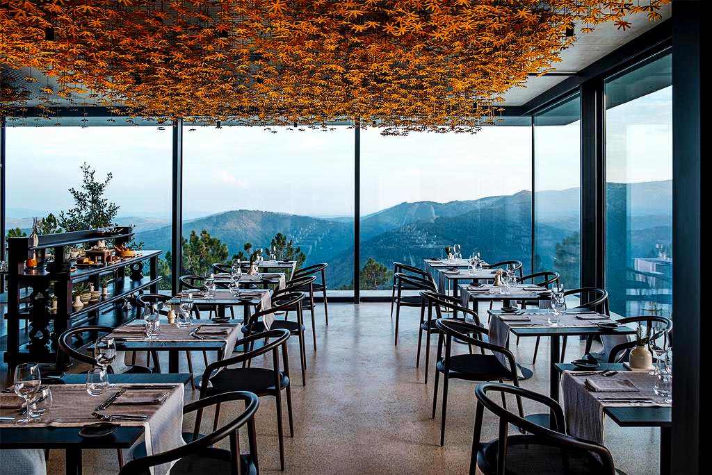 Restaurante panorâmico do hotel Burel Mountains, na Serra da Estrela