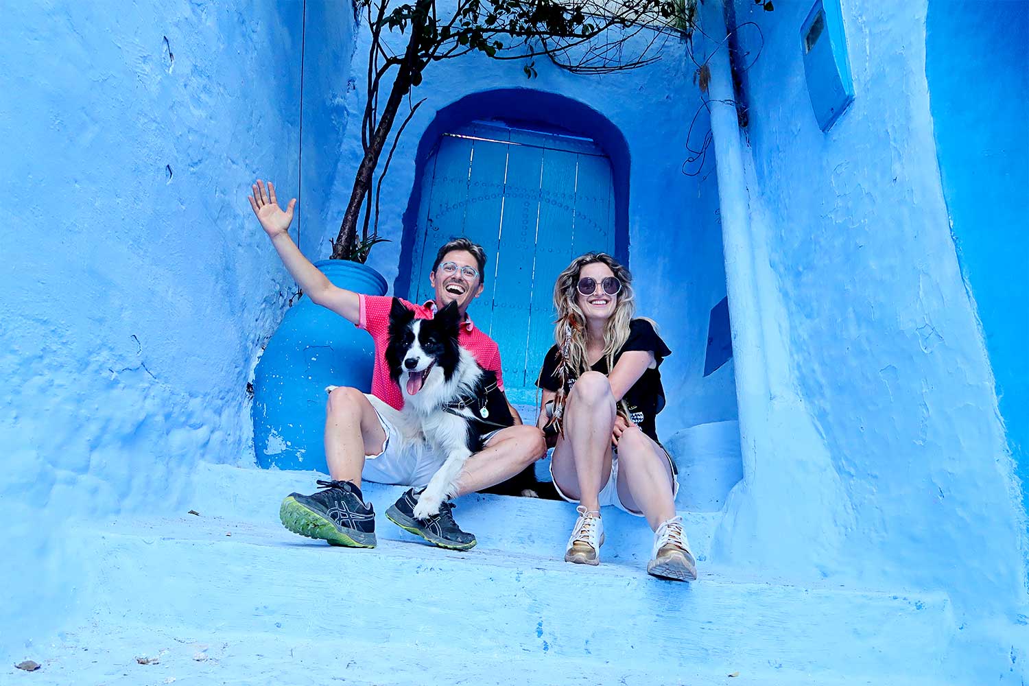 Pedro, Rafa and Sara in Chefchaouen, the blue pearl of Morocco.