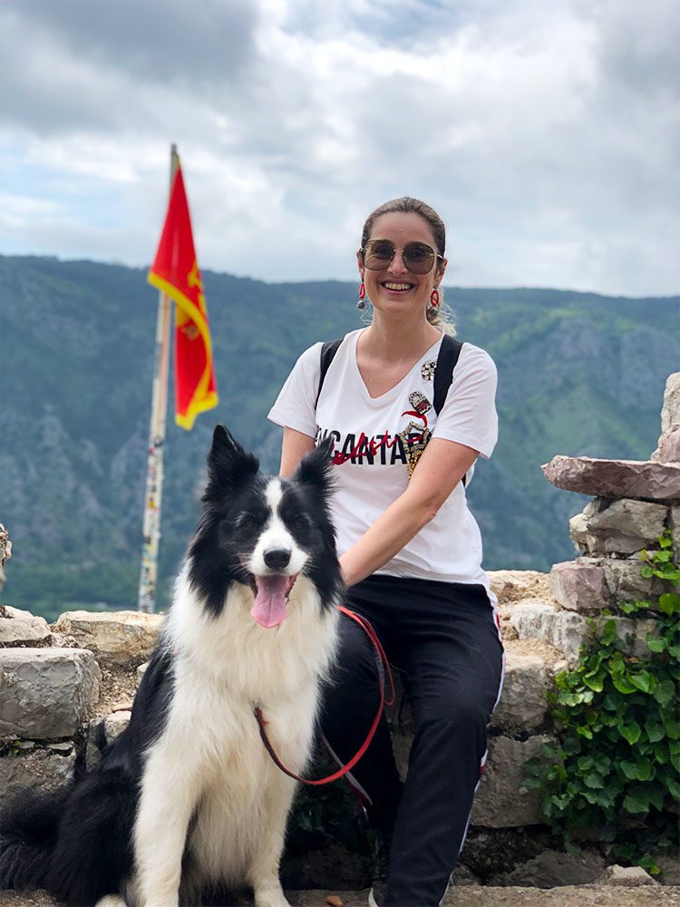 Rafa e Sara no Forte de Kotor, em Montenegro.