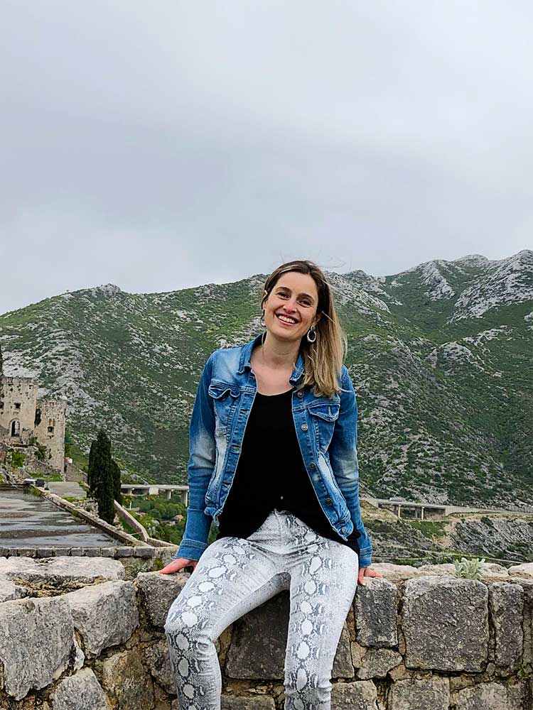 Sara na Fortaleza de Kliss, em Split.