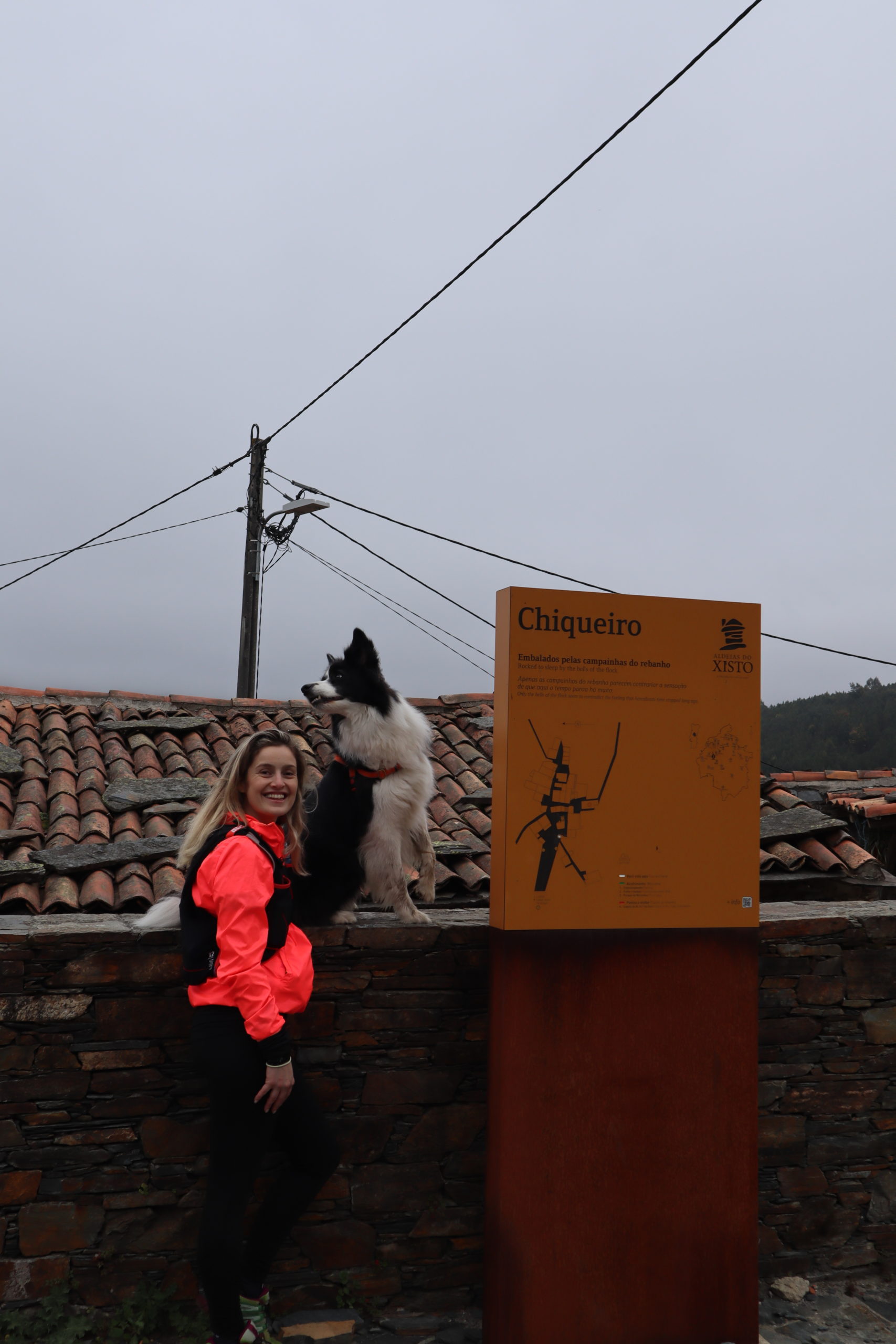 Sara and Rafa in the shale village of Chiqueiro, in Lousã.