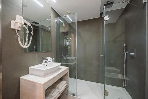 WC privativo de suite do Classic Motel, em Sintra