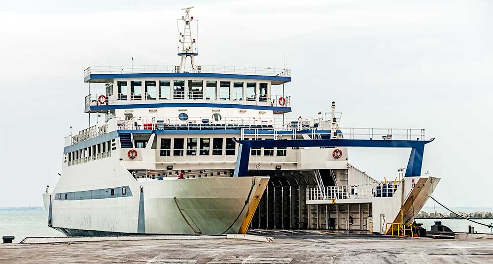 Ferry de travessia de Algeciras até Tânger, o Nápoles Lima Sol.