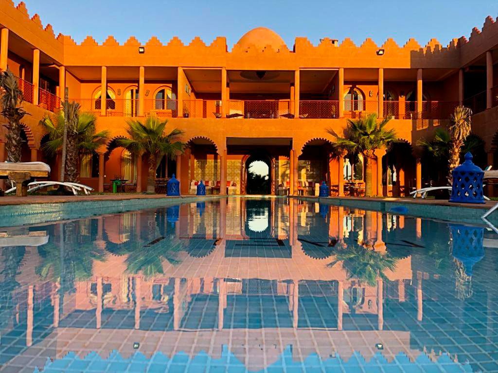 Vista exterior do Hotel Dar de Santis, em Azamor, Marrocos.