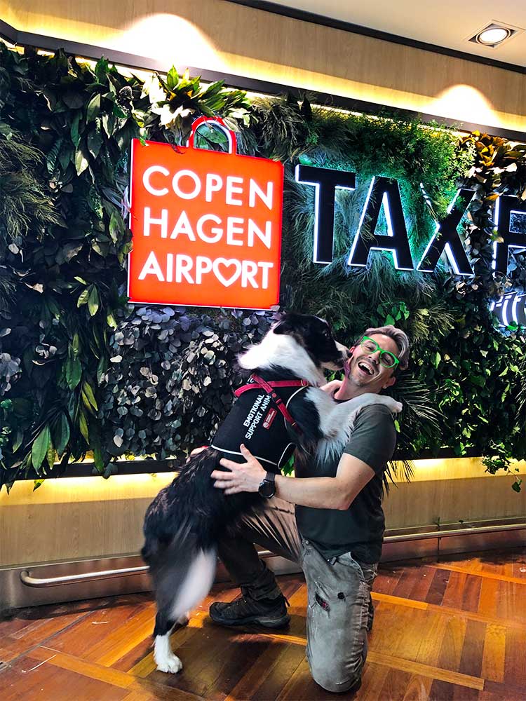 Rafa and Pedro hugging each other at Copenhagen airport.