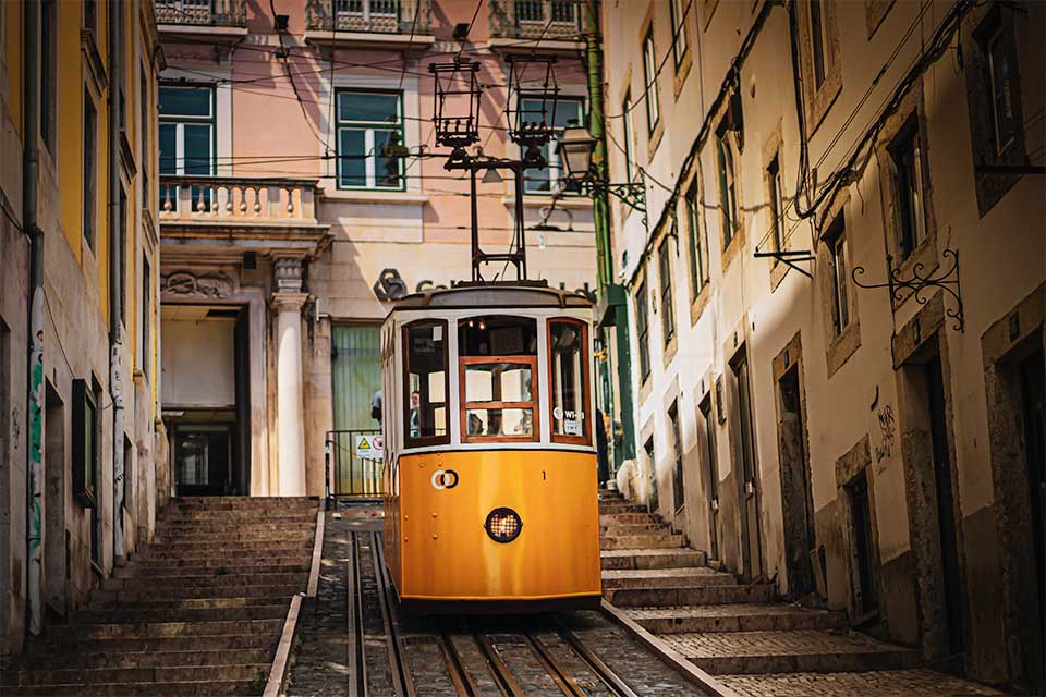 Ascensor da Bica, no centro histórico de Lisboa