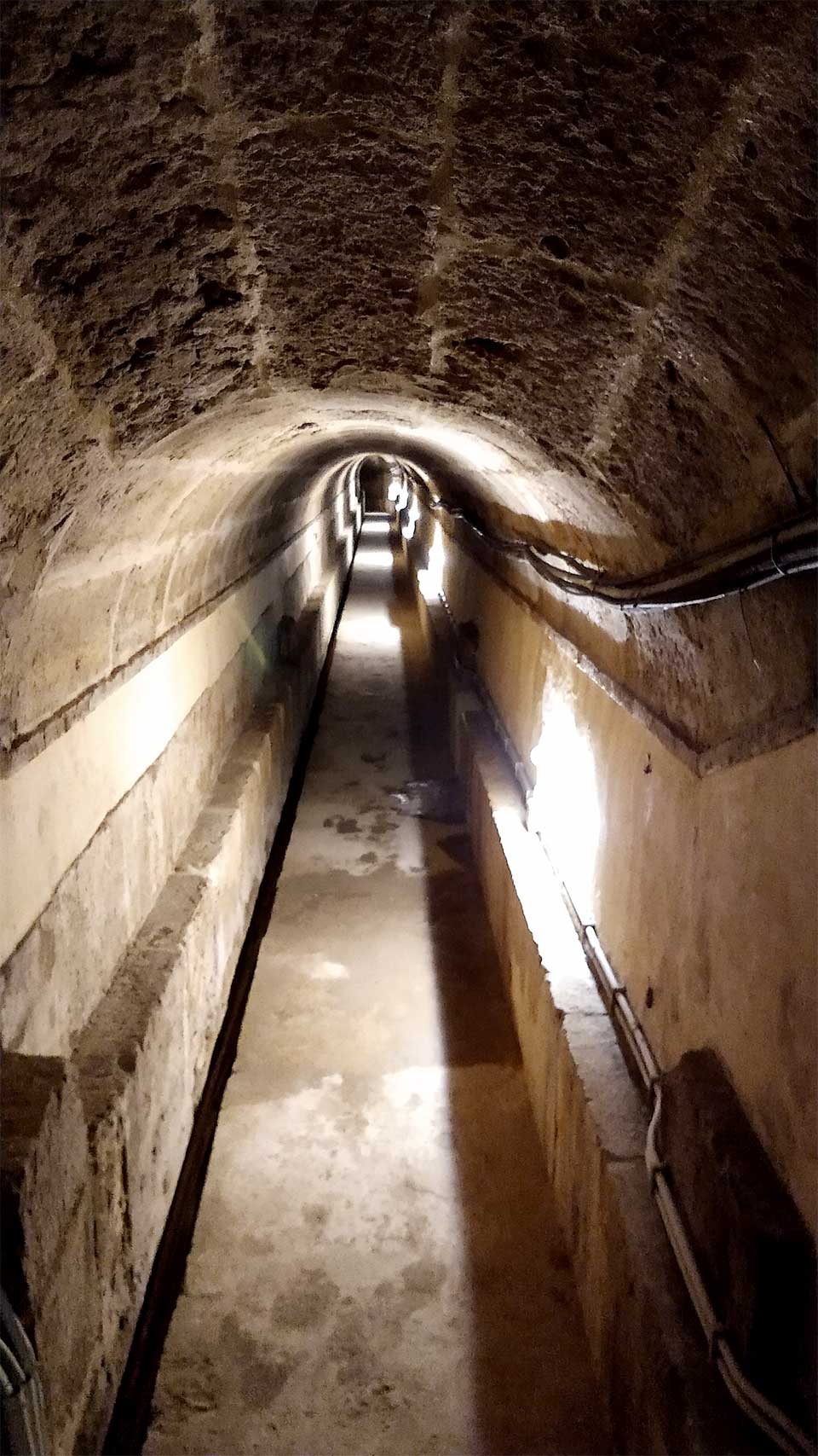Túneis no interior do Museu da Água, em Lisboa