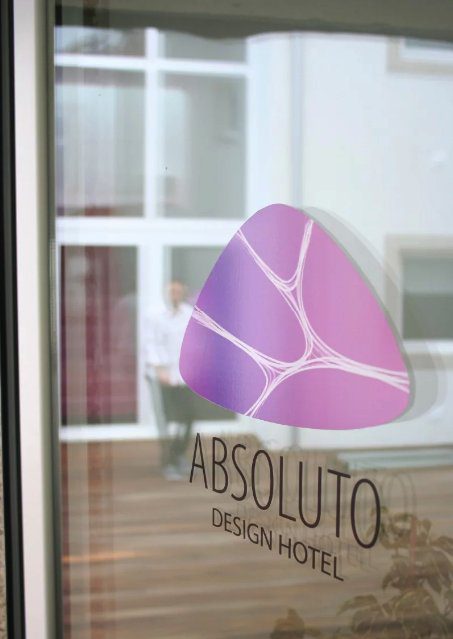 Porta de entrada do Absoluto Design Hotel, em Viana do Castelo